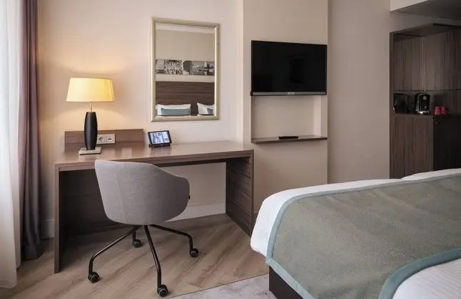 Deluxe Tek Büyük Yataklı Oda