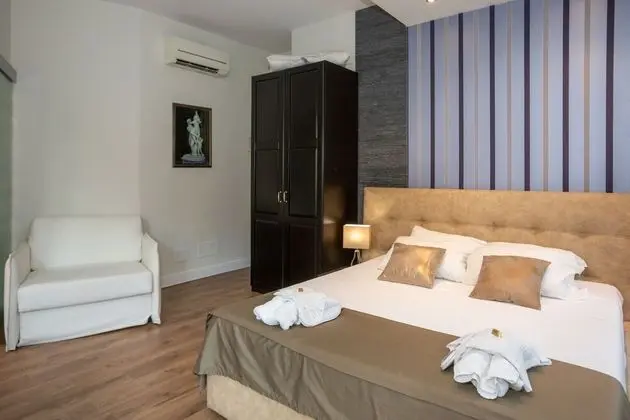 Luxury Oda