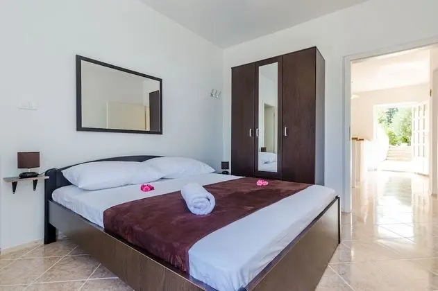 Villa (Two Bedroom Apartment with Terrace an)