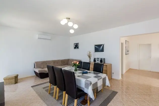 Villa (Two Bedroom Apartment with Terrace an)