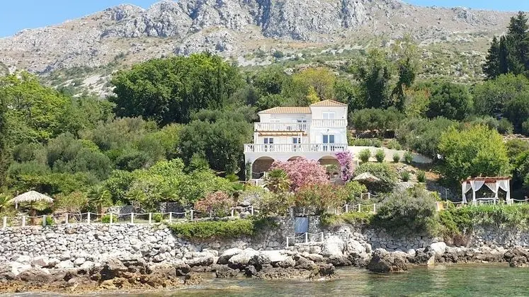 Villa (Two Bedroom Apartment with Terrace an)