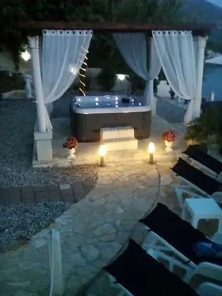 Villa (Two Bedroom Apartment with Terrace an)