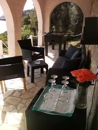 Villa (Two Bedroom Apartment with Terrace an)