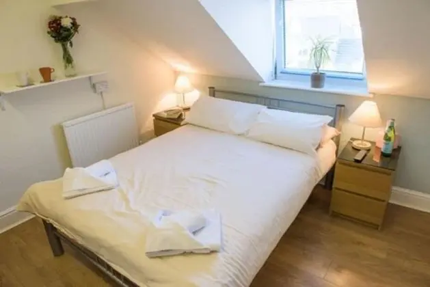 Tek Büyük Yataklı Oda, Ortak Banyo