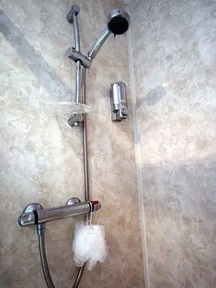 Tek Büyük Yataklı Oda, Ortak Banyo