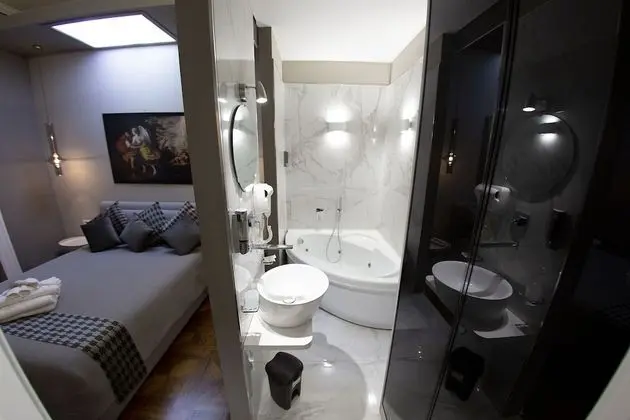 Tek Büyük Yataklı Oda, Jakuzi (in room)