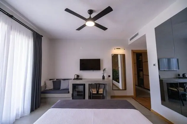 Özel Havuzlu Deluxe Oda, Deniz ve Havuz Manzaralı, Havuzlu