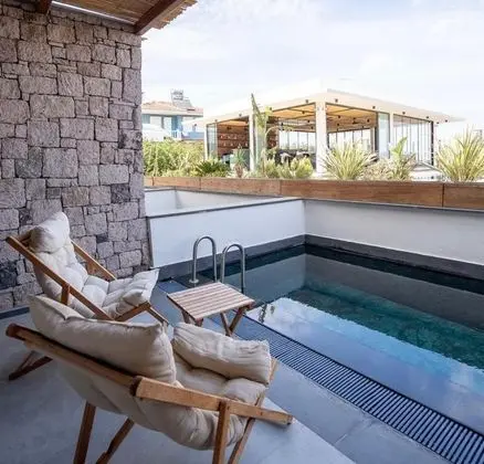 Özel Havuzlu Deluxe Oda, Deniz ve Havuz Manzaralı, Havuzlu