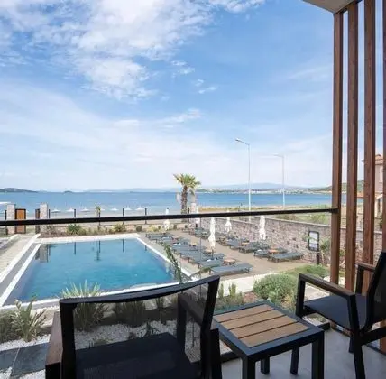 Superior Deluxe Oda, Deniz veya Havuz Manzaralı, Balkonlu