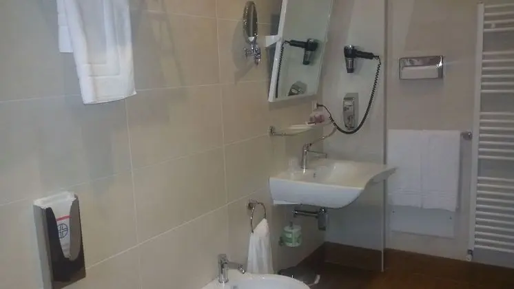 Büyük Yataklı Tek Kişilik Oda