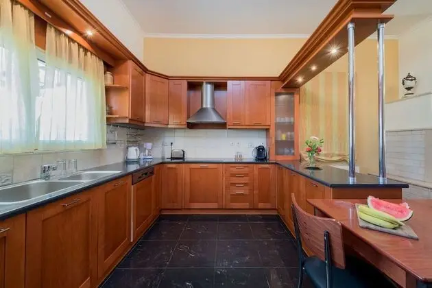 Family Villa, 4 Yatak Odası, Kişiye Özel Havuzlu (Georgia)