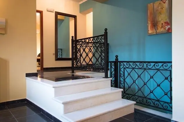 Family Villa, 4 Yatak Odası, Kişiye Özel Havuzlu (Georgia)