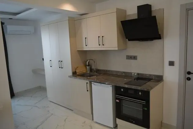 Apart 1+1 Oda, Bahçe Manzaralı, Balkonlu
