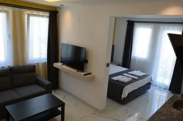 Apart 1+1 Oda, Bahçe Manzaralı, Balkonlu