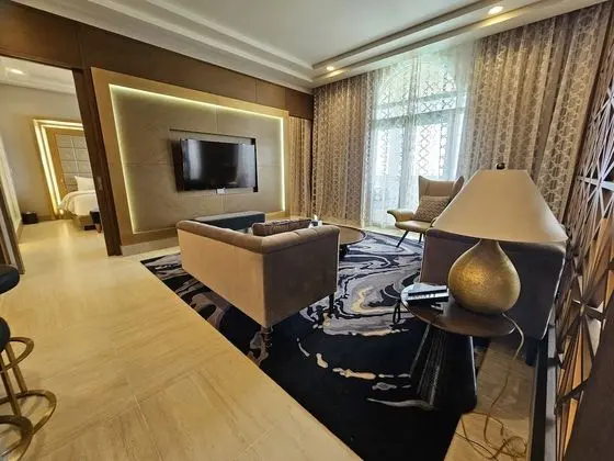 Governer Suite (Lounge Access)