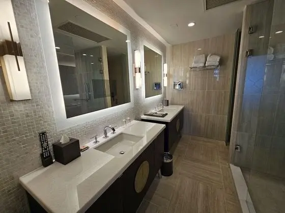 Governer Suite (Lounge Access)