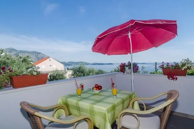 Tek Büyük Yataklı Oda (Double Room with Balcony and Sea View)