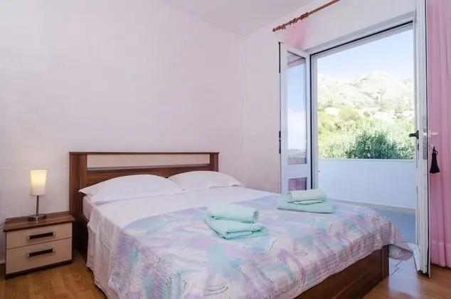 Tek Büyük Yataklı Oda (Double Room with Balcony and Sea View)