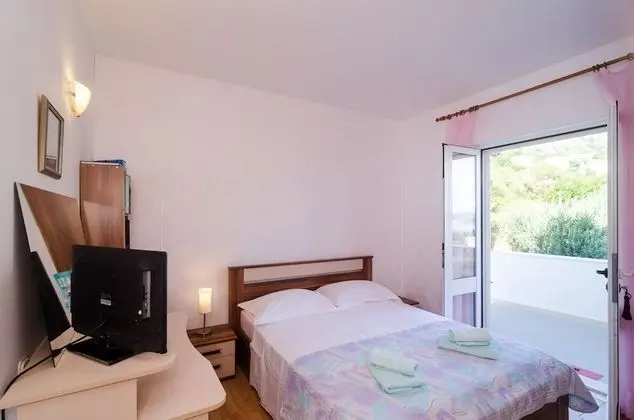Tek Büyük Yataklı Oda (Double Room with Balcony and Sea View)
