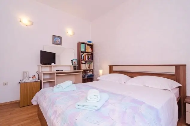 Tek Büyük Yataklı Oda (Double Room with Balcony and Sea View)