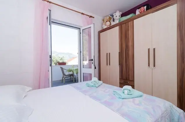 Tek Büyük Yataklı Oda (Double Room with Balcony and Sea View)