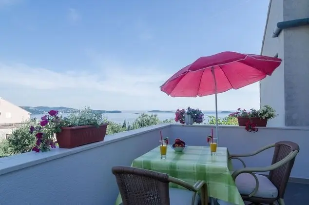 Tek Büyük Yataklı Oda (Double Room with Balcony and Sea View)