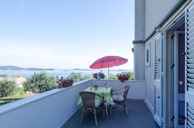 Tek Büyük Yataklı Oda (Double Room with Balcony and Sea View)