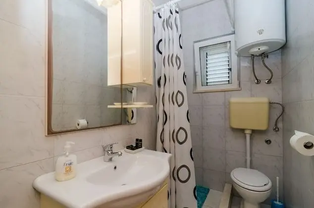 Tek Büyük Yataklı Oda (Double Room with Balcony and Sea View)