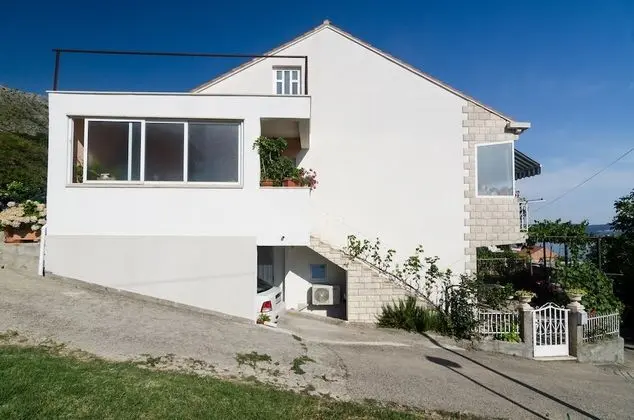 Tek Büyük Yataklı Oda (Double Room with Balcony and Sea View)