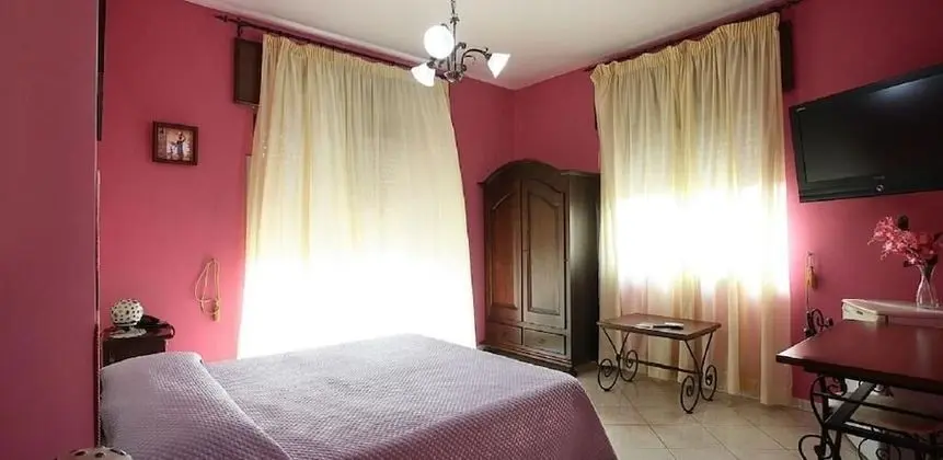 Standard Tek Büyük Yataklı Oda
