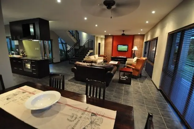 Villa (6 Bedrooms)
