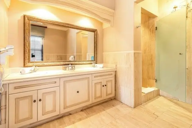 Luxury Süit, Göl Manzaralı