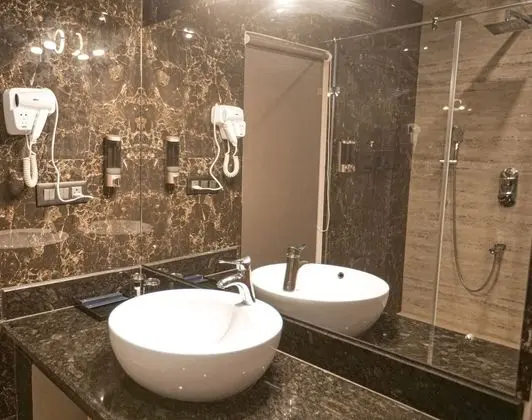 Deluxe Tek Büyük veya İki Ayrı Yataklı Oda
