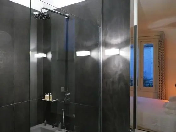Premium Tek Büyük Yataklı Oda, Banyolu/Duşlu