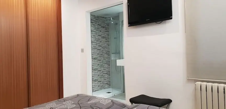 Üç Kişilik Oda