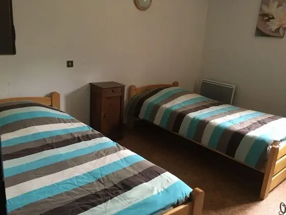 İki Ayrı Yataklı Oda, Ortak Banyo