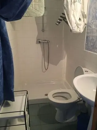 Tek Büyük Yataklı Oda, Ortak Banyo