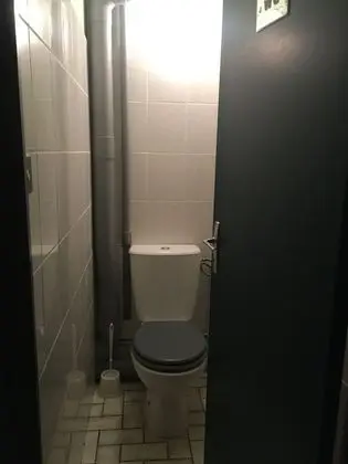 Tek Büyük Yataklı Oda, Ortak Banyo