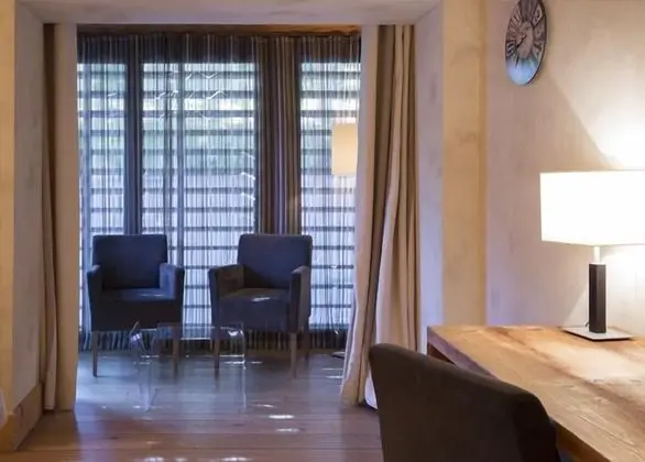 Tek Büyük veya İki Ayrı Yataklı Oda (Bouton d’Or)