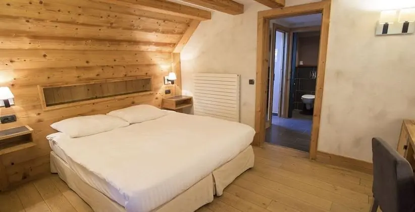 Tek Büyük veya İki Ayrı Yataklı Oda (Bruyère)