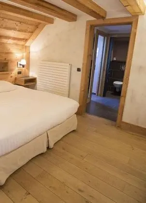 Tek Büyük veya İki Ayrı Yataklı Oda (Bruyère)