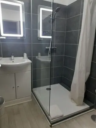 Üç Kişilik Oda, Özel Banyo
