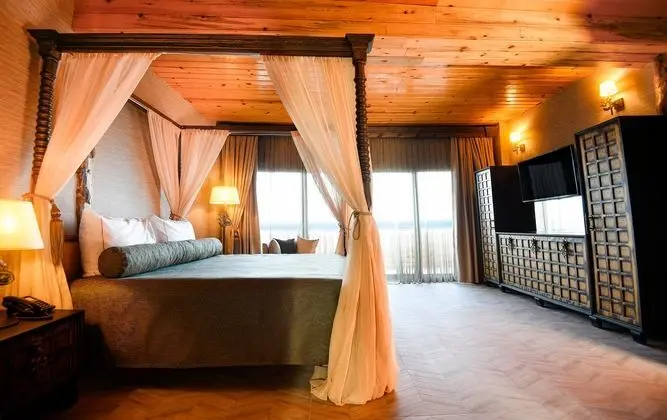 https://images.etstur.com/files/images/hotelImages/CYB/97275/l/Les-Ambassadeurs-Hotel---Casino-Oda-338356.jpg
