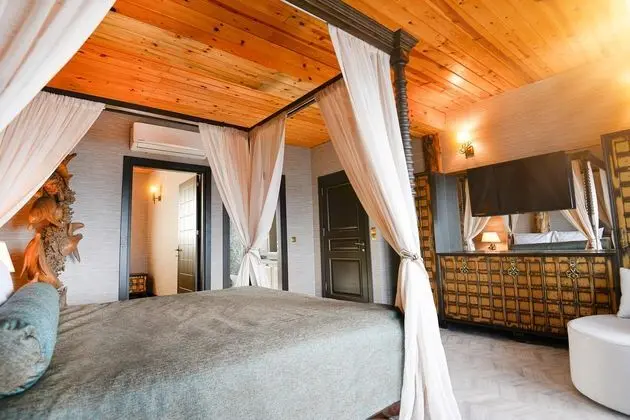 https://images.etstur.com/files/images/hotelImages/CYB/97275/l/Les-Ambassadeurs-Hotel---Casino-Oda-338357.jpg