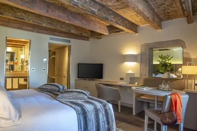 Prestige Room