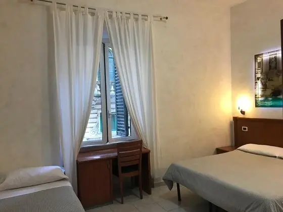 Üç Kişilik Oda