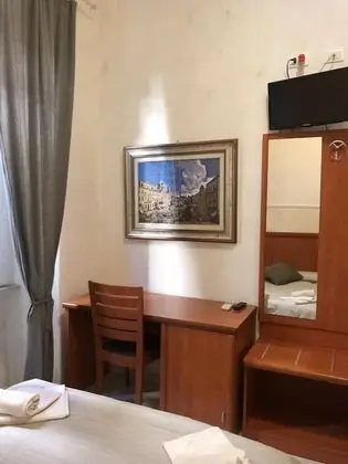 Üç Kişilik Oda
