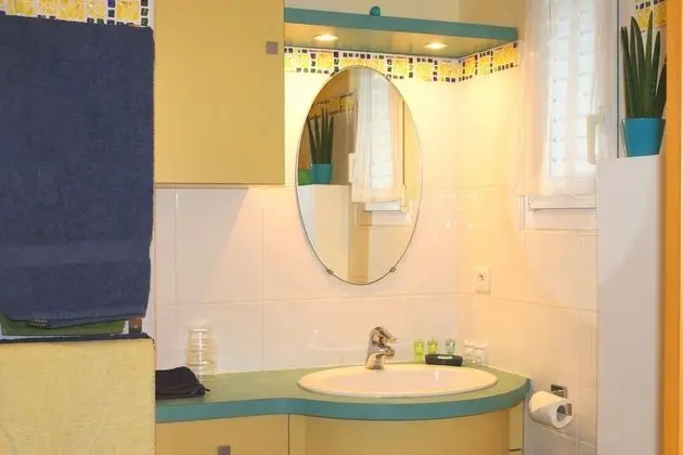 Comfort Süit, Engellilere Uygun, Banyolu/Duşlu (2 Adults and 2 Children )