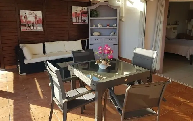 BUNGALOW 2