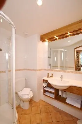 Classic Tek Büyük veya İki Ayrı Yataklı Oda (shower)